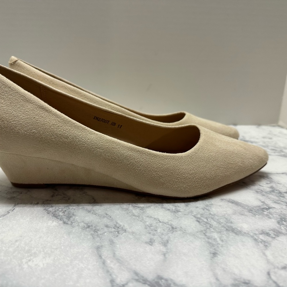 NIB IDIFU Women’s Dress Wedge Heels Pump Tan Suede Size 11 Slip On 2 Inch